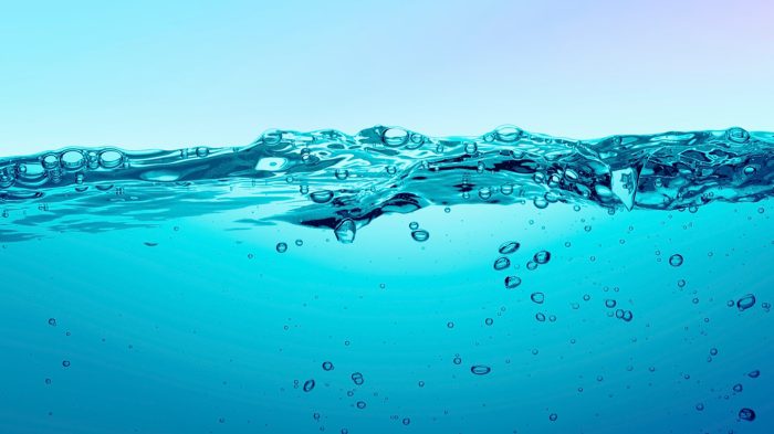 Is water good or bad for dry skin
